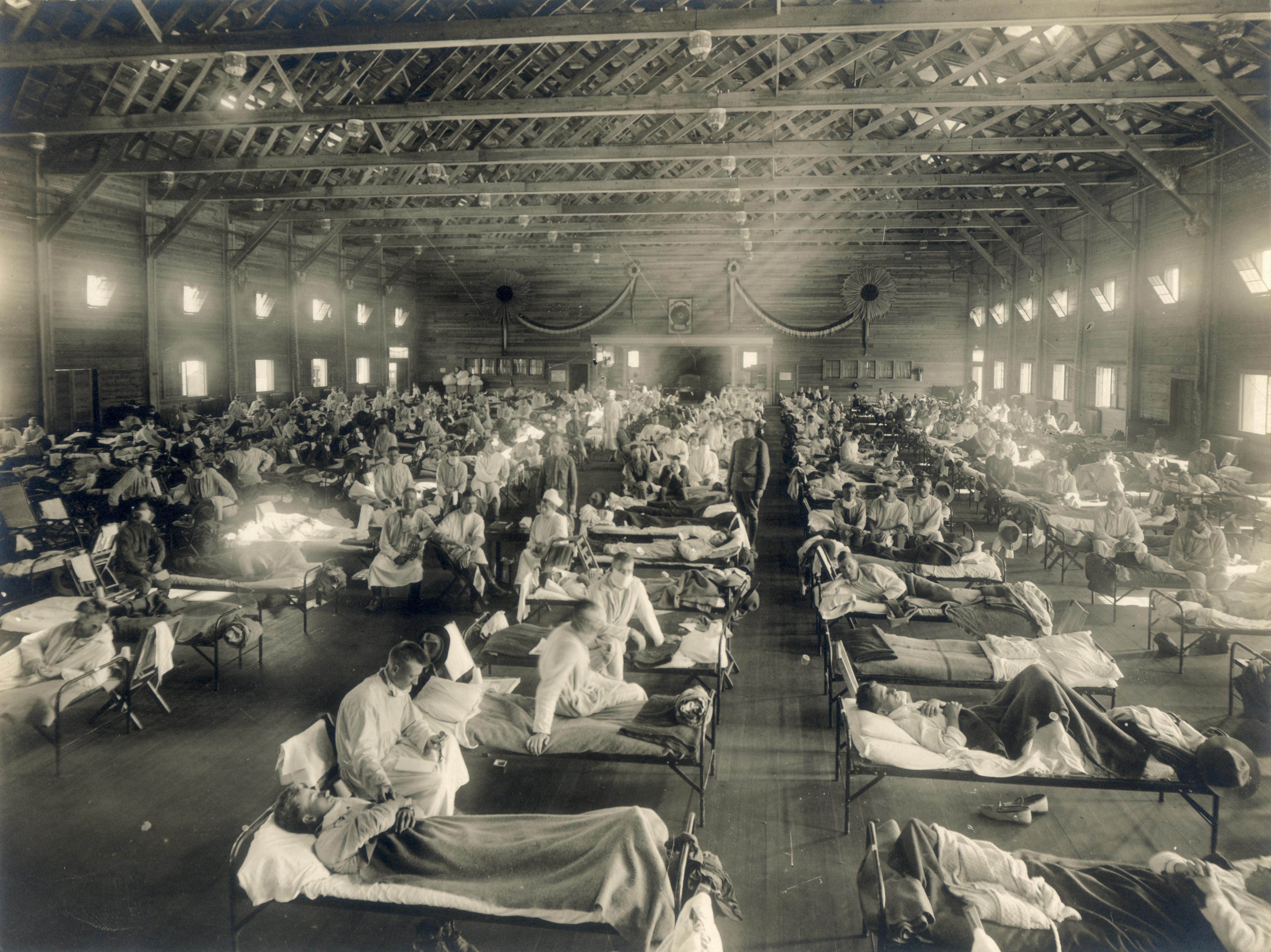 Emergency_hospital_during_Influenza_epidemic%2C_Camp_Funston%2C_Kansas_-_NCP_1603.jpg