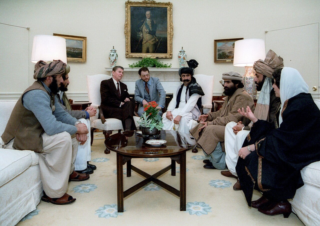 1280px-Reagan_sitting_with_people_from_the_Afghanistan-Pakistan_region_in_February_1983.jpg