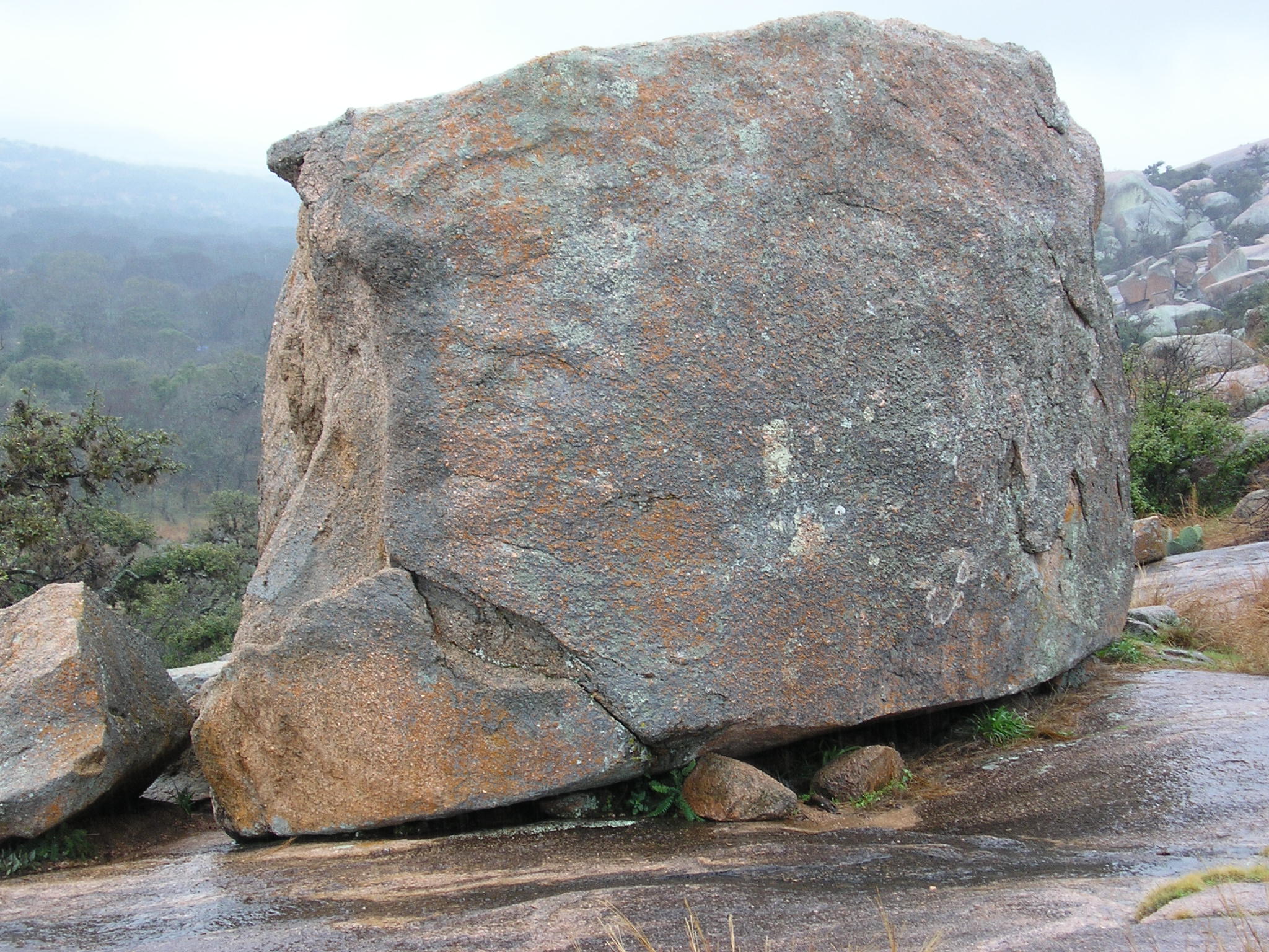 Enchanted_Rock%2C_boulder.jpg